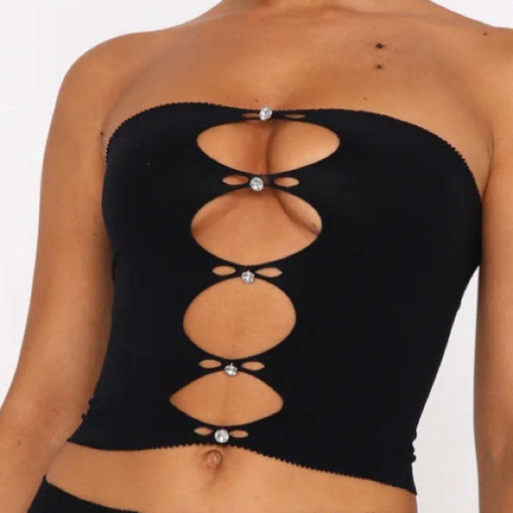 Black gem tube top. Spandex feeling. One size, white fox brand, stays on!